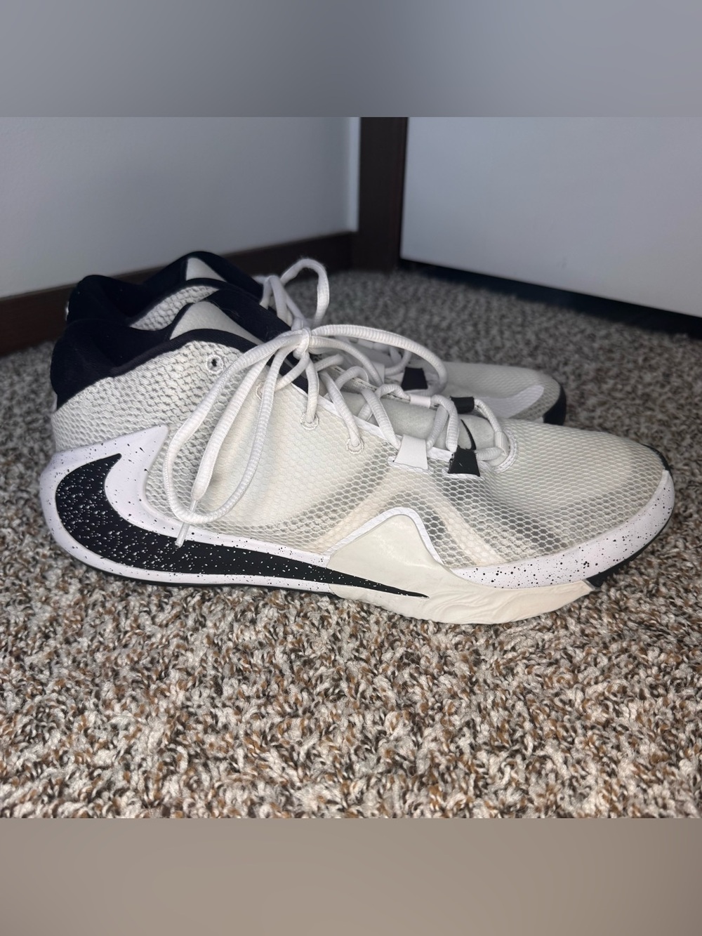 Nike Zoom Freak 1 Oreo Men’s Size 13 White Black Basketball Shoes BQ5422-101